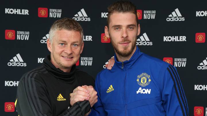 Ole Gunnar Solskjaer y David de Gea, entrenador y portero del Manchester United.