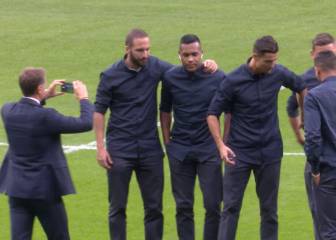 Solo podía hacerlo él: Cristiano convence a todos para hacerse una foto... y posa así