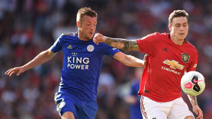 Victor Lindelof pugna por un balón frente a Jamie Vardy durante el Manchester United-Leicester disputado en Old Trafford el pasado fin de semana con motivo de la quinta jornada de Premier League y que acabó con victoria local (1-0).