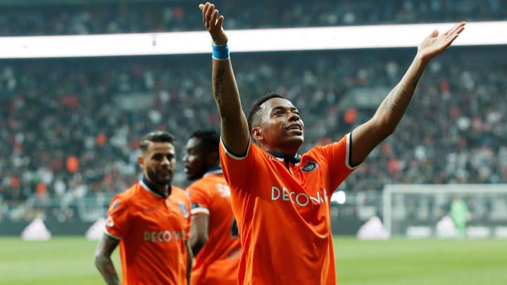 Robinho no viaja a Roma por riesgo a una posible detención