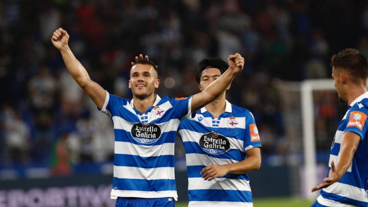 Aketxe celebra el 2-1 que marcó de nuevo de falta directa.