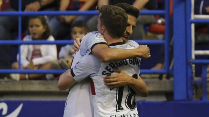 Sergio Gómez celebra el gol