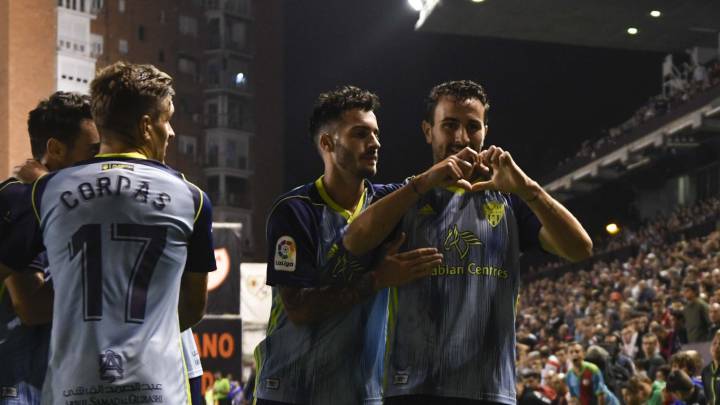 Juan Muñoz celebra el tanto del empate en Vallecas anotado frente al Rayo.