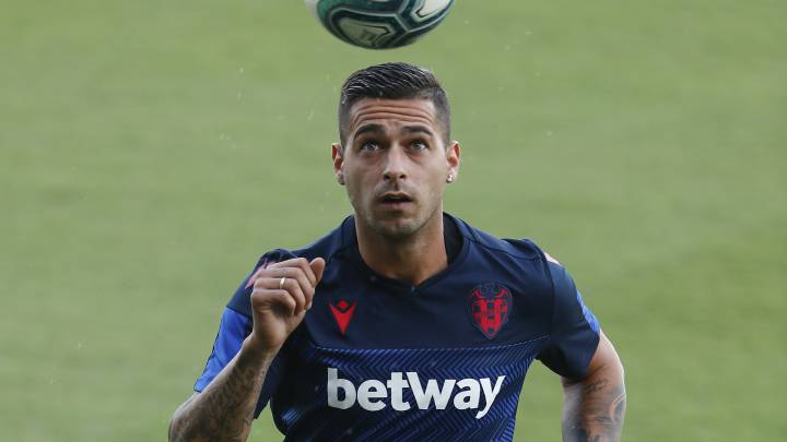 Sergio León entrenando con el Levante