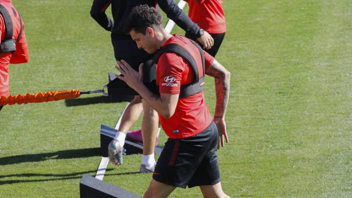 Giménez, durante el entrenamiento de hoy del Atlético.