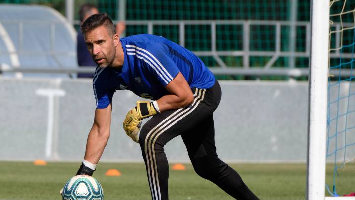 Alberto Cifuentes durante un entrenamiento del Cádiz.