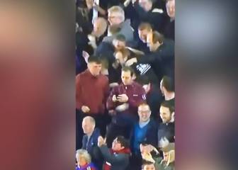 El reflejo de la sociedad actual: Fan y su celular en celebración