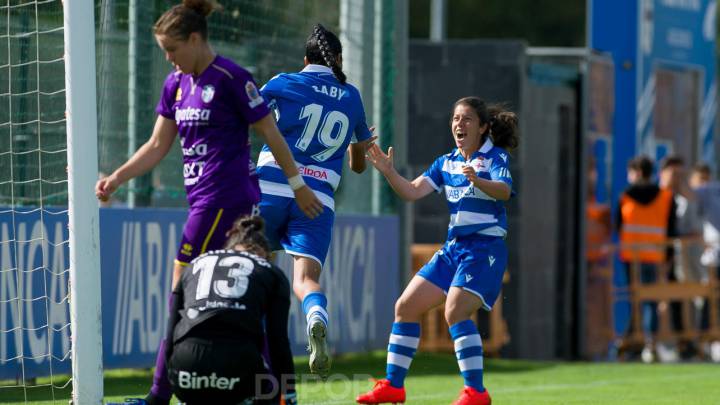 Gaby y Peke celebran un gol con el Depor Abanca.