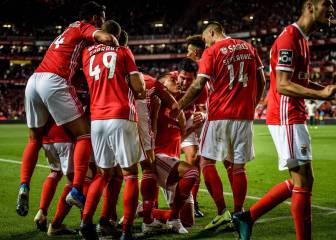 El Benfica gana por la mínima y sigue la estela del Famalicao