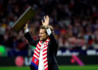 El uruguayo Diego Forlán, homenajeado antes del derbi