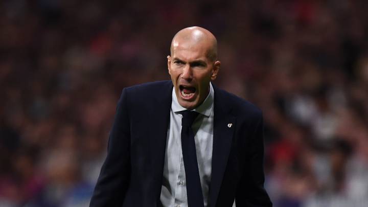 Zidane, durante un lance del derbi ante el Atlético disputado en el Metropolitano.