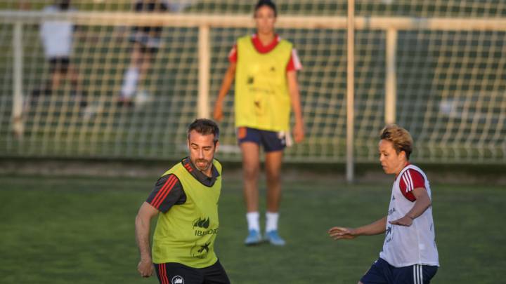 Jorge Vilda: "Tenemos que aprovechar que estamos encima de la ola"