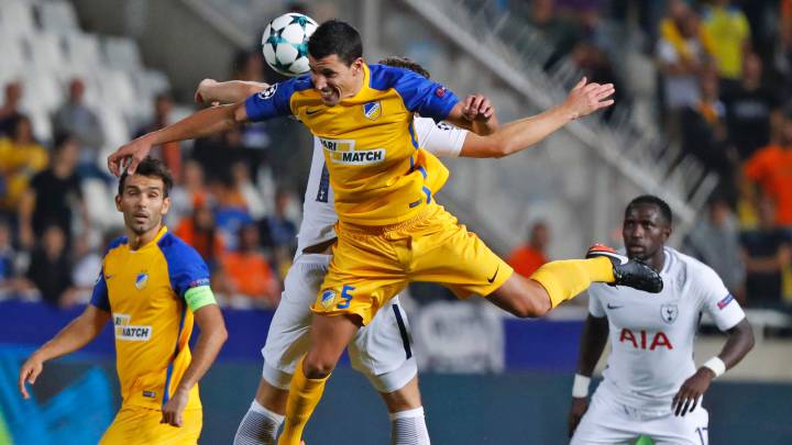 El Sevilla juega ante el APOEL Nicosia en Europa League y Jesús Rueda, central pacense, lo desgrana: "Es el Barcelona o el Real Madrid de Chipre".