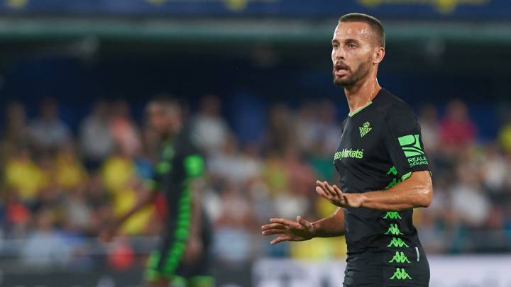 El Betis afronta las horas previas a jugar ante el Eibar con las dudas de Sergio Canales y Nabil Fekir. El tobillo del primero es una incógnita seria.