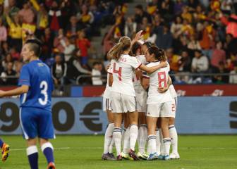 España arranca el camino a la Euro con goleada e historia