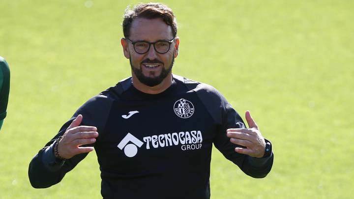 Bordalás, durante un entrenamiento con el Getafe.