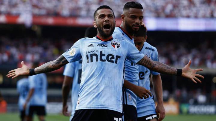 El Sao Paulo tiene un problema con Dani Alves por lo que cobra