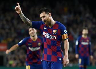 Messi closes in on Pelé