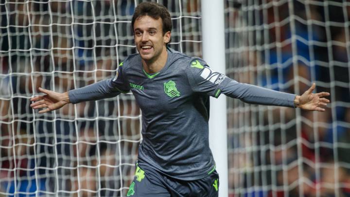 RUBEN PARDO celebra un gol