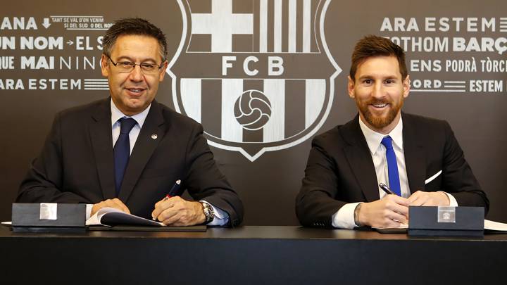 Bartomeu y Messi en 2017 en la última renovación