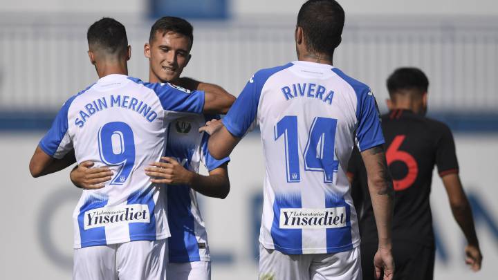Sabin Merino celebra uno de sus goles.