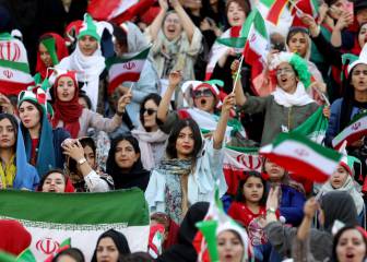 Las iraníes disfrutan por primera vez del fútbol en las tribunas