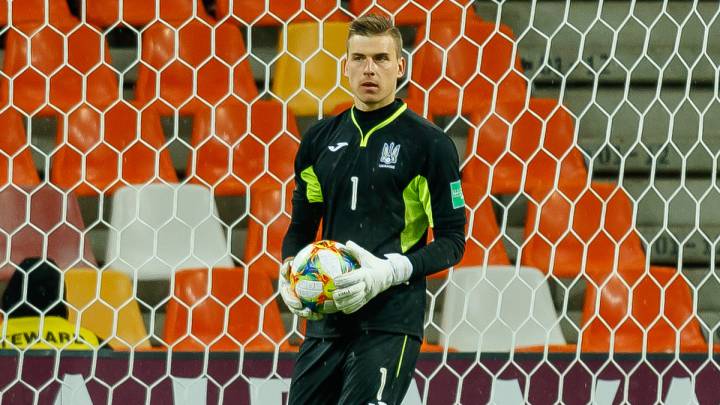 Andriy Lunin con Ucrania en un partido del Mundial Sub-20.