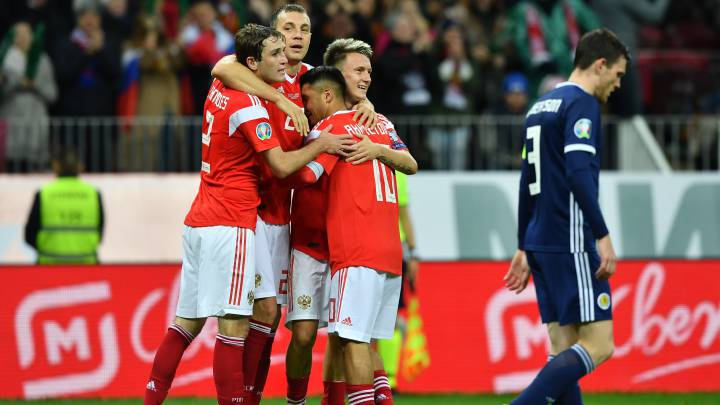 Rusia pone pie y medio en la Eurocopa tras golear a Escocia