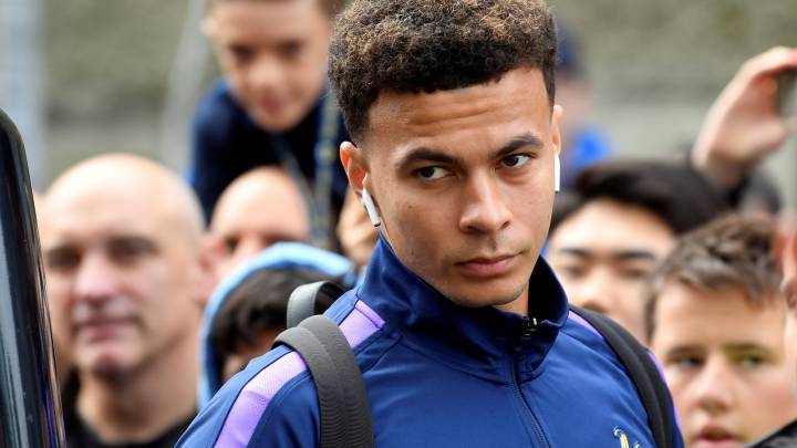 Dele Alli llega al AMEX Stadium antes de un Brigthon and Hove Albion-Tottenham Hotspur de la Premier League.