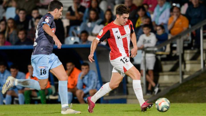 Larrazabal y el incisivo Ganea adornan el triangular de Lasesarre