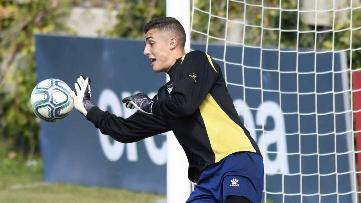 Miguel Morro, durante un entrenamiento, debutará con el primer equipo.