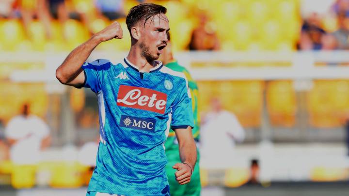 Napoli to protect Fabián from Madrid, Barça with release clause