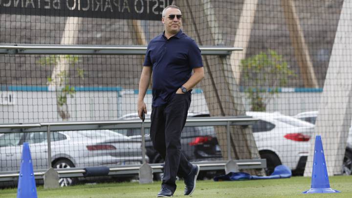 Sigue la cruzada de Las Palmas contra su afición: prohibidas las pancartas con el mensaje “Ramírez vende ya”