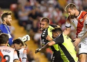 Los centrales sacan al Rayo del laberinto del empate