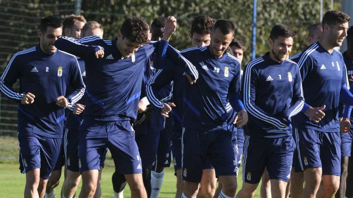 La plantilla del Oviedo, durante un entrenamiento.