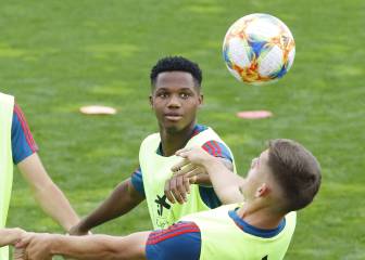 Crónica del primer día de Ansu Fati con la Rojita: de utillero a reventar el 'crossbar challenge'