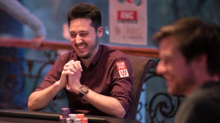 Adrián Mateos, campeón mundial: "Piqué juega al póker con inteligencia y huevos”