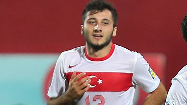 El St. Pauli alemán aparta a Cenk Sahin por apoyar la invasión militar turca en Siria