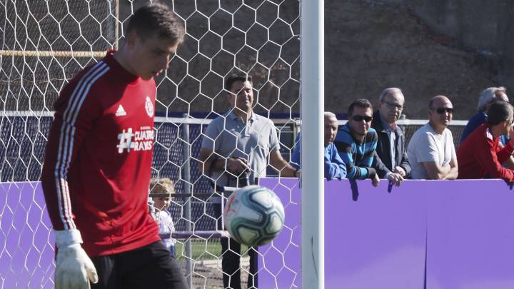 La Ucrania de Lunin y la Turquía de Unal buscan el liderato de sus grupos