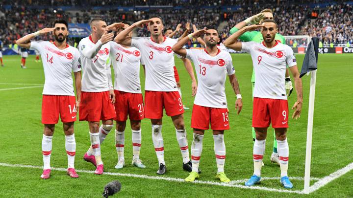 La UEFA investigará los saludos militares de los jugadores turcos
