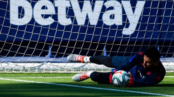 Oier Olazábal en un entrenamiento del Levante en el Ciutat de València.
