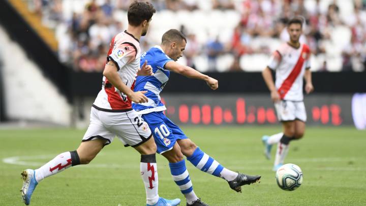 Ager Aketxe realizando un remate en el partido ante el Rayo Vallecano.