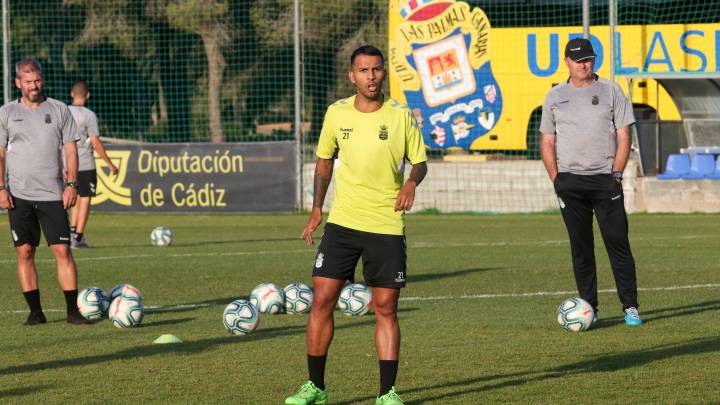 Jonathan Viera y Pepe Mel, durante el entrenamiento de Las Palmas.