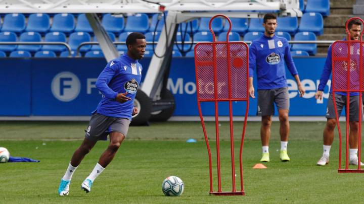 Koné en un entrenamiento con el Deportivo