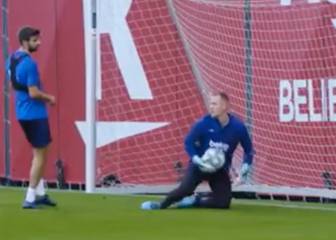Los increíbles reflejos de Ter Stegen: La cara de Piqué lo dice