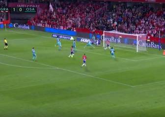 Es posible fallar un gol a 50 cms. de la línea... Carlos Fernández ni se lo creía