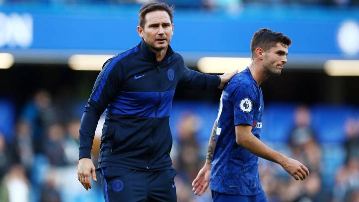 Lampard junto a Christian Pulisic después de la victoria del Chelsea ante el Newcastle en la Premier League.
