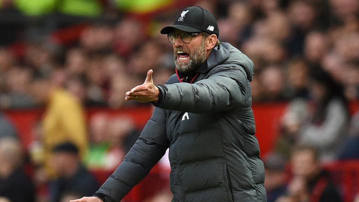 Jurgen Klopp se queja del arbitraje.