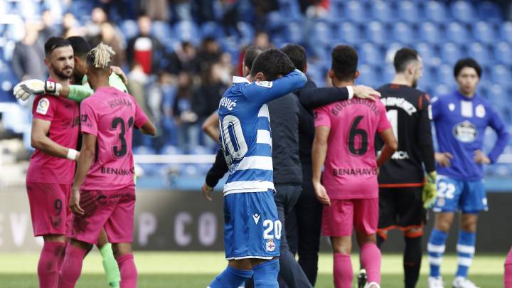 Jovanovic se lamenta en el partido entre Deportivo y Málaga