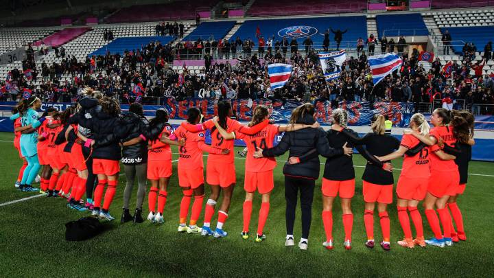 Jugadoras del PSG celebran el triunfo ante el Paris FC.